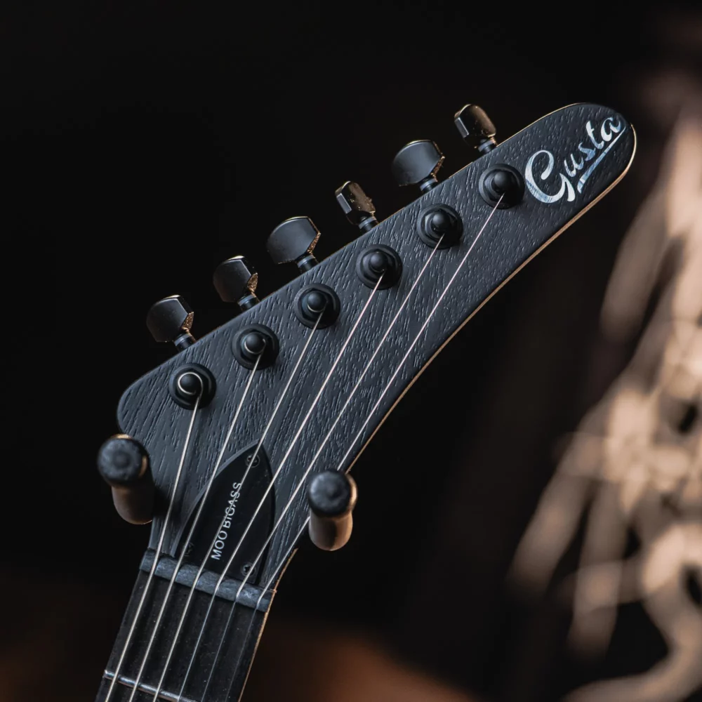 Gusta Ex All black headstock