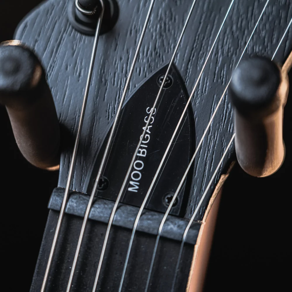 Gusta Ex All black strings