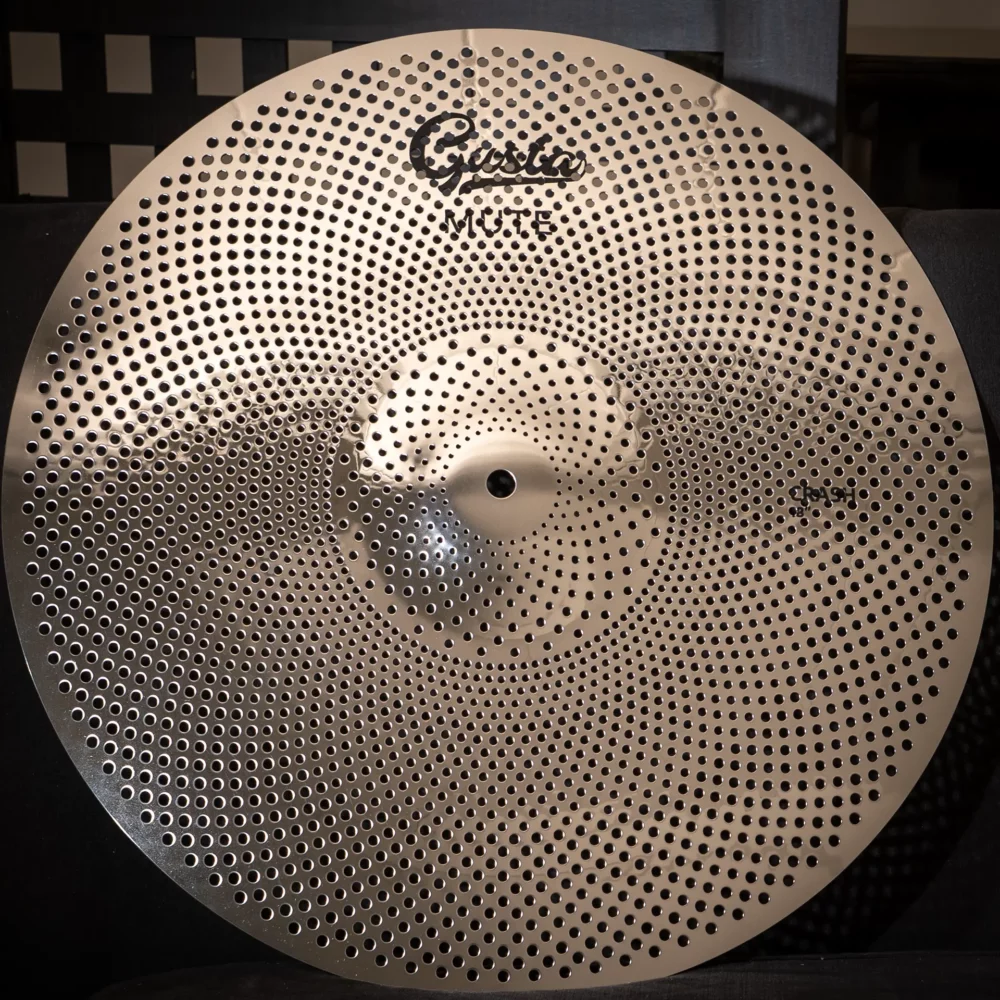 Gusta mute 18 crash